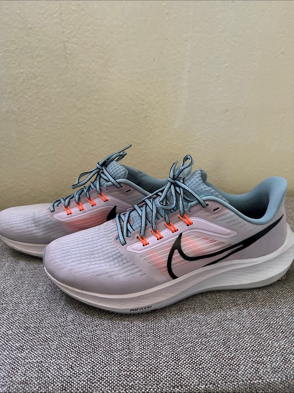 Nike Women’s Air zoom Running Shoes with Coral Accents and Black Swoosh